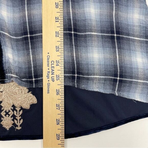 Andree by Unit Plaid Shirt with Flower Embroidery Navy White Women’s Size Small - Picture 8 of 8